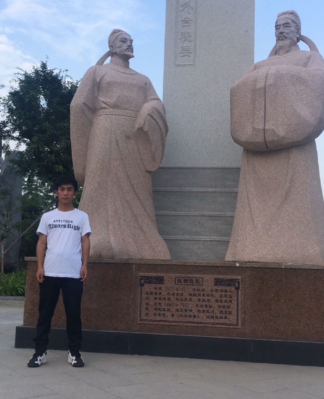 仰望x未来的第一张照片--新疆认干亲服务网